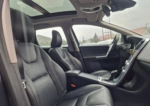 Volvo XC 60 cena 87900 przebieg: 135000, rok produkcji 2017 z Zawiercie małe 596